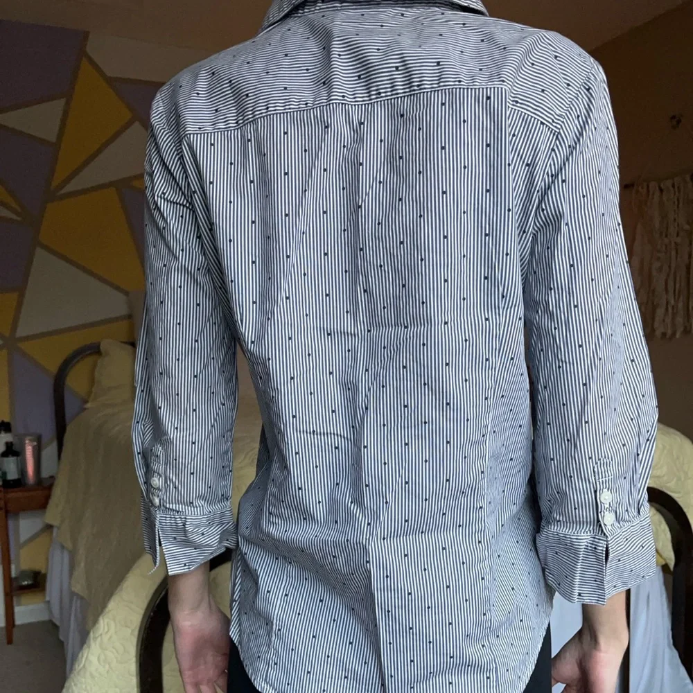 Button down - Picture 2 of 3